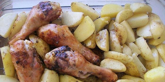 Запекаем картофель по-деревенски в духовке разными способами Очень вкусный рецепт картошки с курицей, сметаной и горчицей